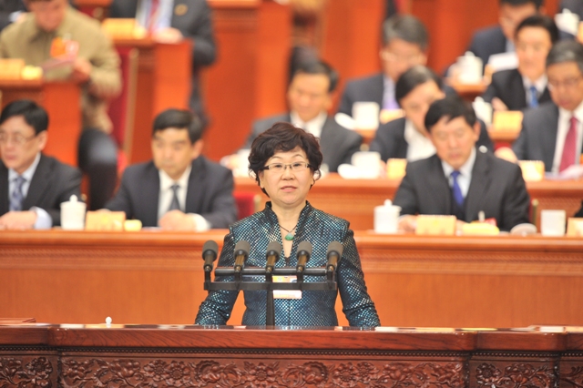 董事长刘公勤女士在全国政协十二届一次会议全体会议上做主题发言