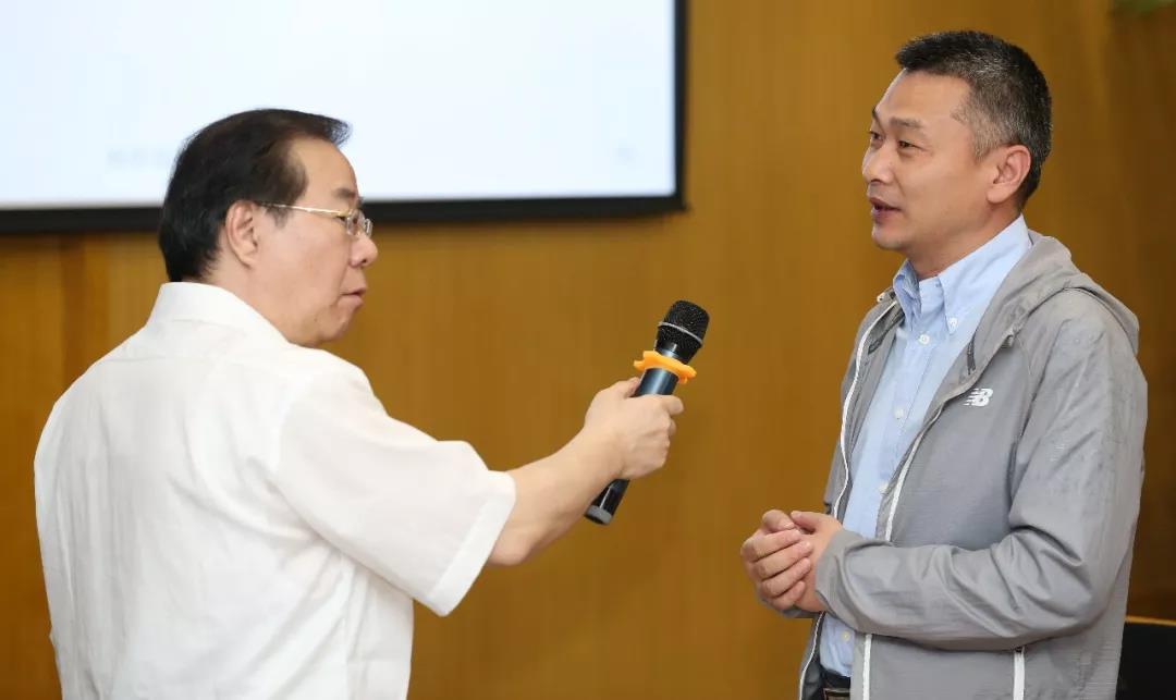 杨杜教授与中通诚副总裁袁煌先生交流